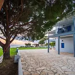 Sea-front Estate Navarino Baths * Vromonerion