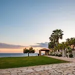 Sea-front Estate Navarino Baths * Vromonerion