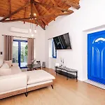 Sea-front Estate Navarino Baths Country house *
