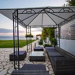 Sea-front Estate Navarino Baths Vromonérion