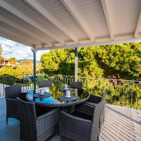 Sea-front Estate Navarino Baths Vromonérion