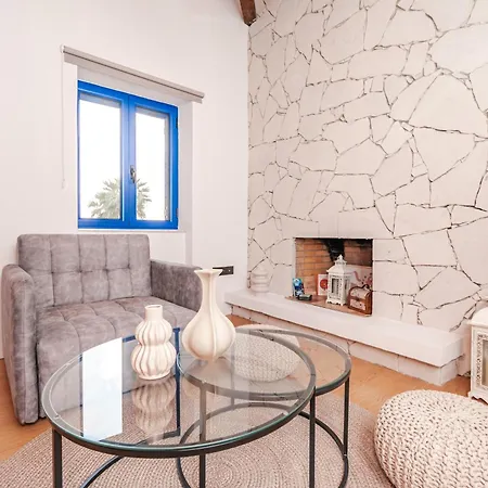 Sea-front Estate Navarino Baths * Vromonérion