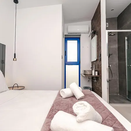 Sea-front Estate Navarino Baths Casa rural *