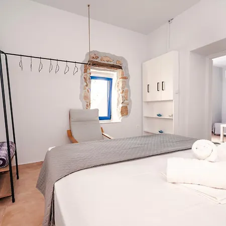 Sea-front Estate Navarino Baths Casa rural