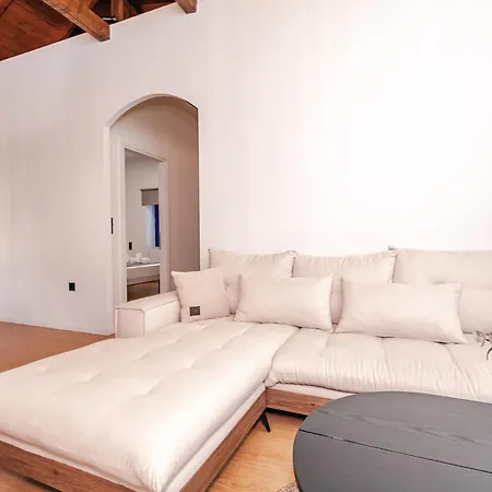 Sea-front Estate Navarino Baths Casa rural