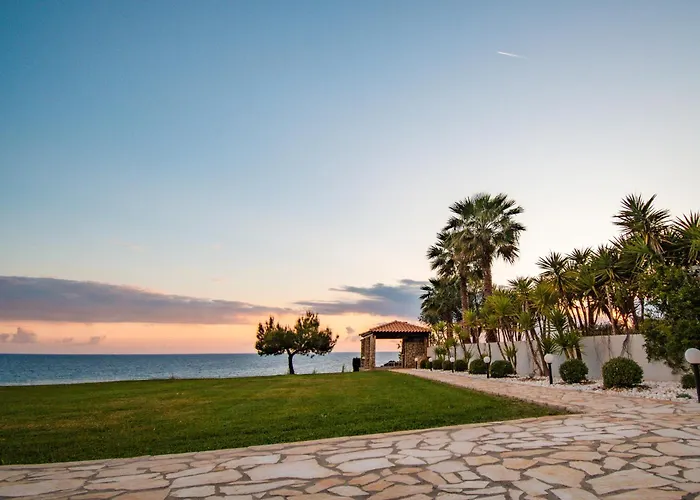 Sea-front Estate Navarino Baths * Vromonérion