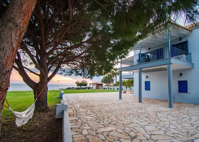 منزل ريفي Sea-front Estate Navarino Baths