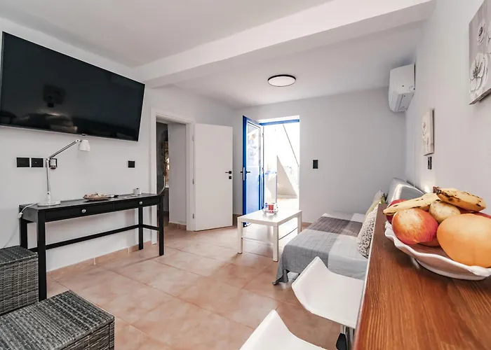 منزل ريفي Sea-front Estate Navarino Baths