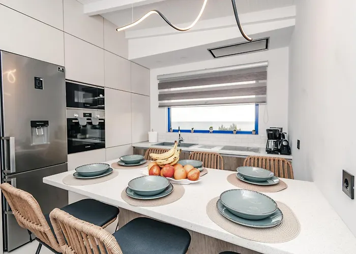 Sea-front Estate Navarino Baths Vromonérion