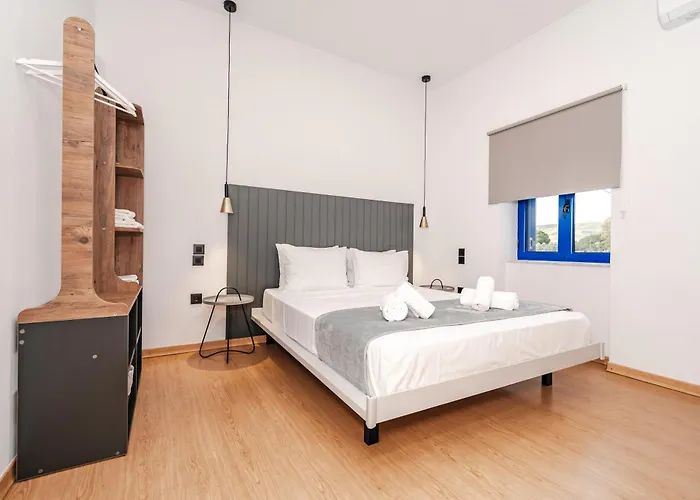 Sea-front Estate Navarino Baths *