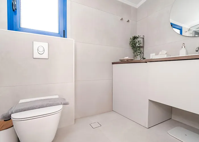 Sea-front Estate Navarino Baths منزل ريفي Vromonérion