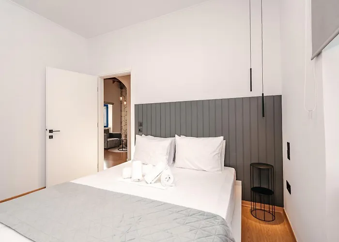 Sea-front Estate Navarino Baths Landhuis *