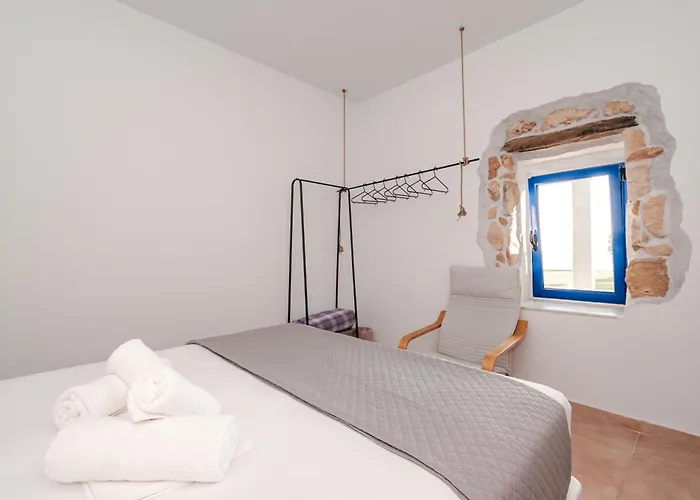 Sea-front Estate Navarino Baths Landhuis *