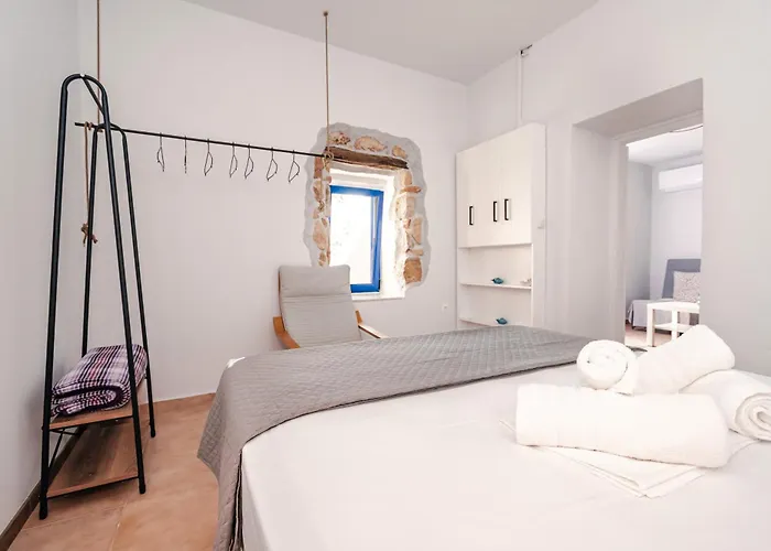 Sea-front Estate Navarino Baths منزل ريفي