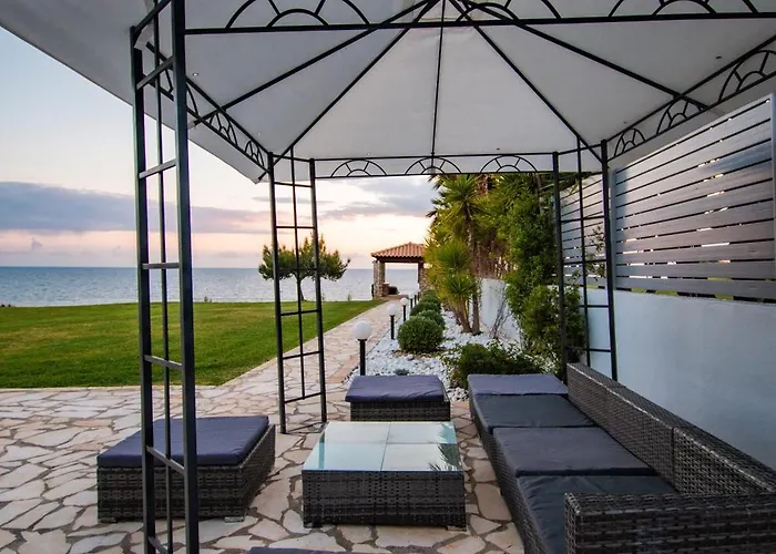 Landhuis Sea-front Estate Navarino Baths