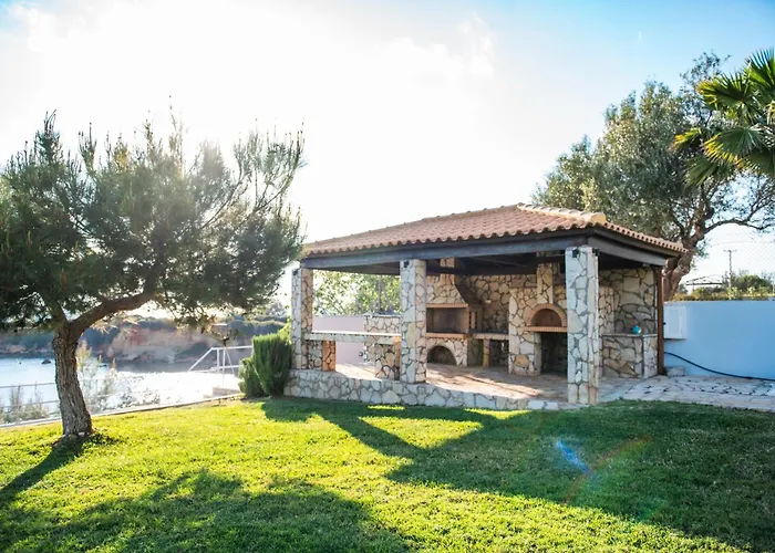 Sea-front Estate Navarino Baths Landhuis